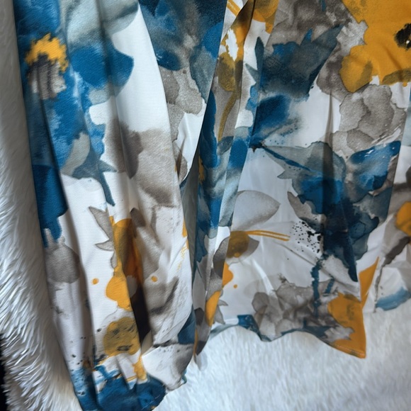 Round Neck Long Sleeve Blouse - Picture 3 of 4